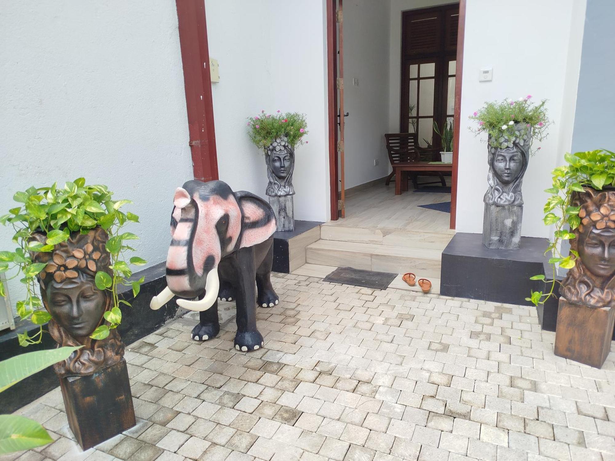 Hotel Elzangi à Negombo Extérieur photo